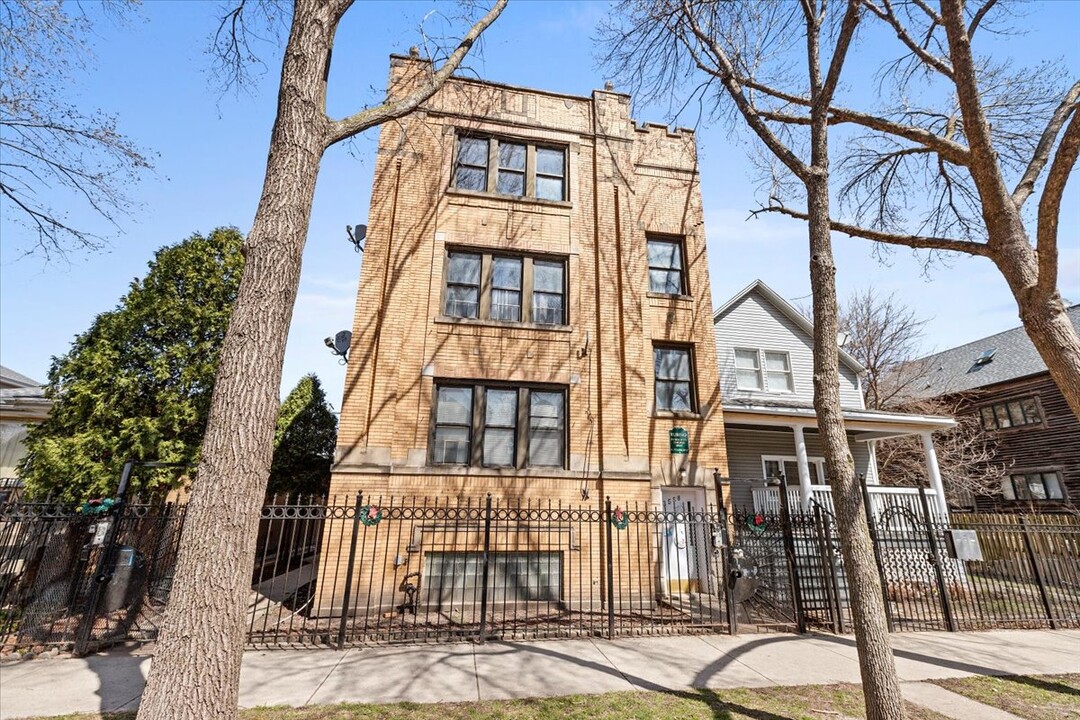 3557 W Cortland St, Unit 3 in Chicago, IL - Building Photo