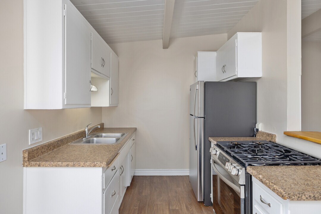 Sea Breeze Garden Apartments in Imperial Beach, CA - Building Photo