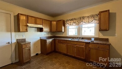 2621 Dr Carver Rd in Charlotte, NC - Building Photo - Building Photo