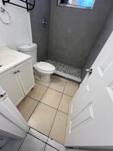 5663 Mayo St in Hollywood, FL - Foto de edificio - Building Photo