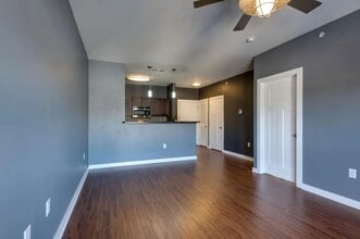 2197 Nolensville Pike, Unit Unit 326 in Nashville, TN - Foto de edificio - Building Photo