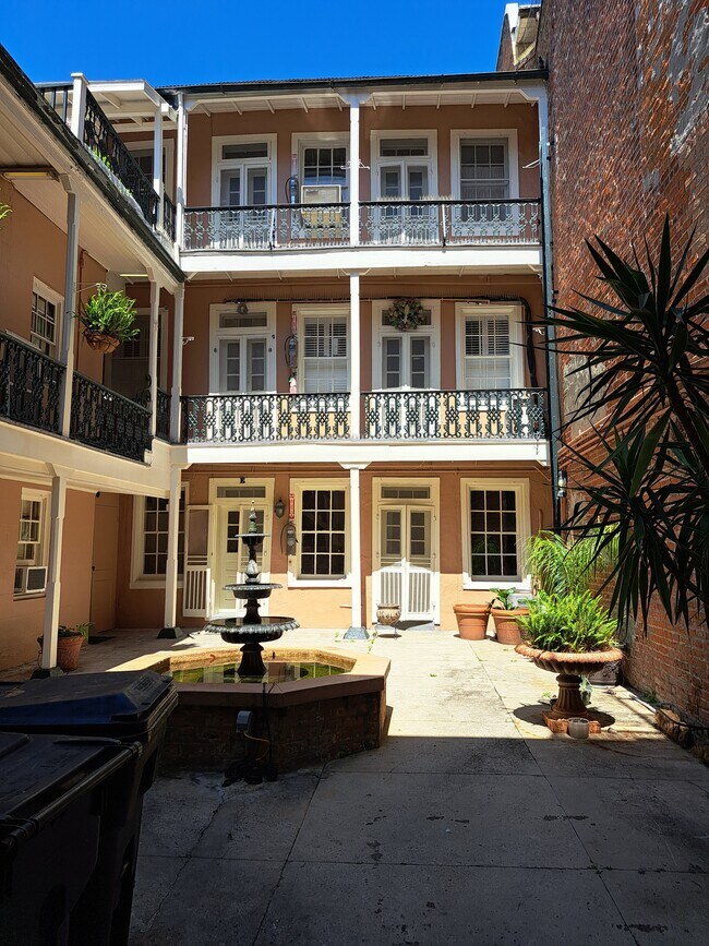 711 Royal St, Unit E in New Orleans, LA - Building Photo - Building Photo
