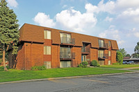 Drawbridge Apartments East in Harrison Township, MI - Building Photo - Building Photo