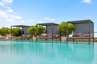 Motion at Dadeland in Miami, FL - Foto de edificio - Building Photo