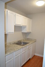 701 W Sycamore St, Unit 207 in Denton, TX - Building Photo - Building Photo