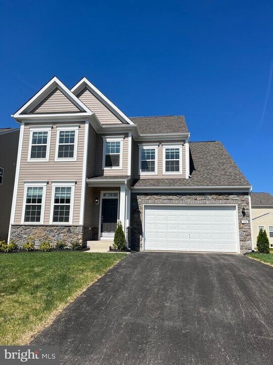 108 Station Terrace W in Martinsburg, WV - Building Photo
