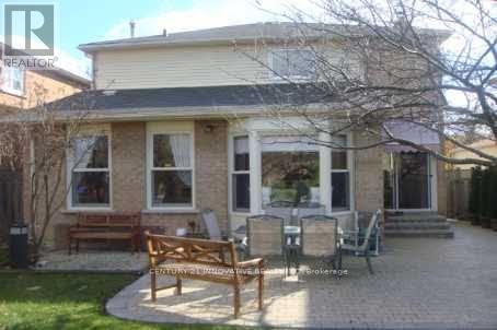 32 Couperthwaite Crescent in Markham, ON - Building Photo - Building Photo