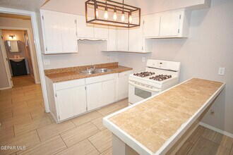 1025 8TH Ave in El Paso, TX - Building Photo - Building Photo