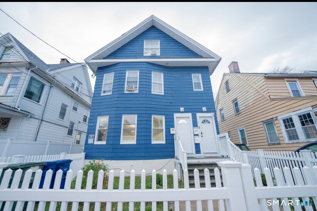 145 Lenox Ave in Bridgeport, CT - Building Photo