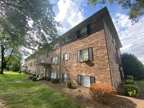 The Ravenwood Apartments in Louisville, KY - Building Photo - Building Photo