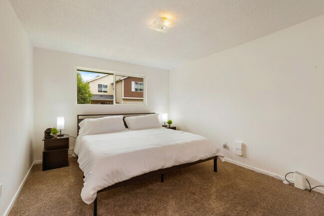 15704 Ash Way-Unit -ID1256072P in Lynnwood, WA - Foto de edificio - Building Photo