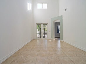 1835 Bridgepointe Cir in Vero Beach, FL - Building Photo - Building Photo