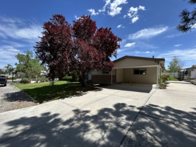 property at 718 Brassie Dr