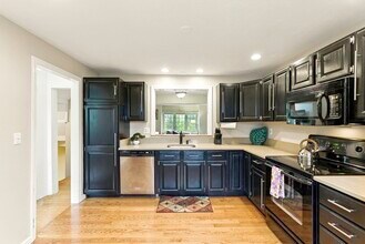 14 Weybridge Ln in Hopkinton, MA - Building Photo - Building Photo