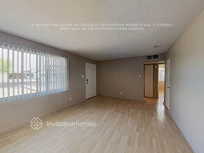 1811 E Clarendon Ave in Phoenix, AZ - Foto de edificio - Building Photo