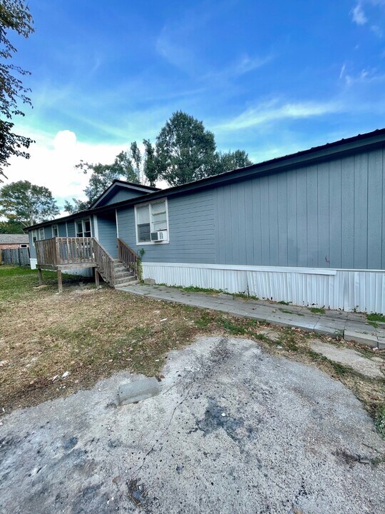 23349 Hedge Ln in Porter, TX - Building Photo