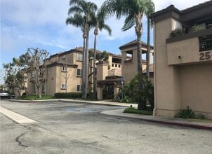 21415 S Vermont Ave, Unit 33 in Torrance, CA - Building Photo - Building Photo