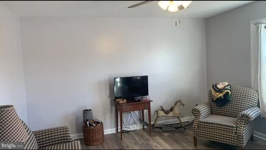 1126 Wadewood Ct in Woodstock, VA - Foto de edificio - Building Photo