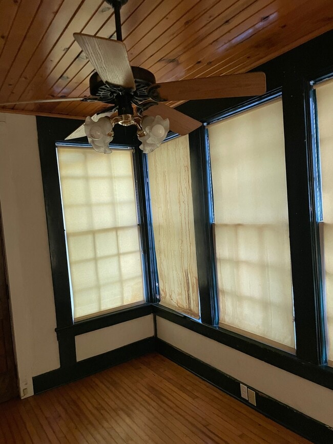 1110 W Wayne St in Fort Wayne, IN - Foto de edificio - Building Photo