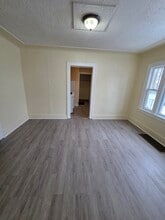 1938 Clinton St, Unit 1 in Muskegon, MI - Building Photo - Building Photo