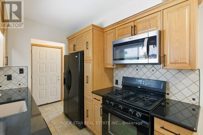 115 Elmore Dr in Hamilton, ON - Building Photo - Building Photo