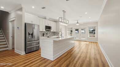 1719 Country Club Dr in Lynn Haven, FL - Building Photo - Building Photo