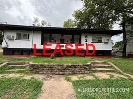 621 N Leverett in Fayetteville, AR - Building Photo