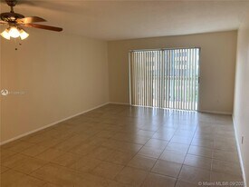 15225 NE 6th Ave in Miami, FL - Building Photo