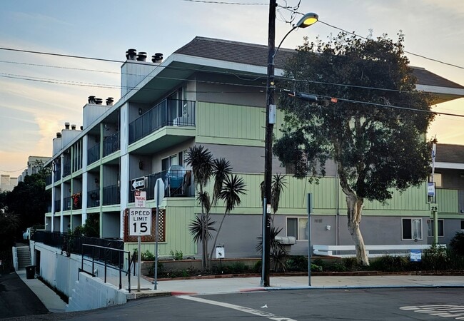 Redwood Terrace in San Diego, CA - Building Photo - Building Photo