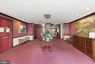 1200 S Arlington Ridge Rd in Arlington, VA - Building Photo