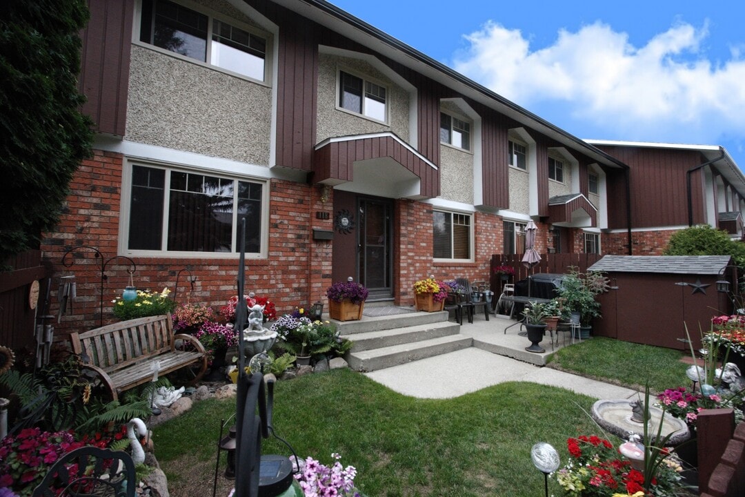Westland Park in Fort Saskatchewan, AB - Building Photo