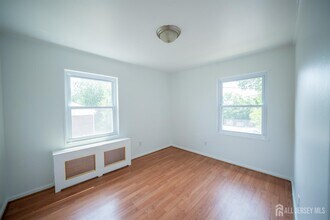 44 Garfield Park in Edison, NJ - Building Photo - Building Photo