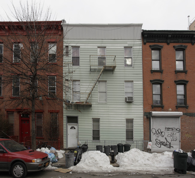 145 Green St in Brooklyn, NY - Foto de edificio - Building Photo