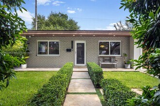 1261 San Miguel Ave in Coral Gables, FL - Building Photo - Building Photo