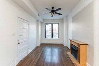 907 W Addison St in Chicago, IL - Building Photo - Building Photo