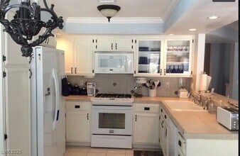 2909 Crystal Bay Dr in Las Vegas, NV - Building Photo - Building Photo