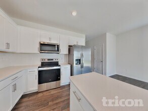 291 Hanging Elm Ln in Fuquay Varina, NC - Foto de edificio - Building Photo