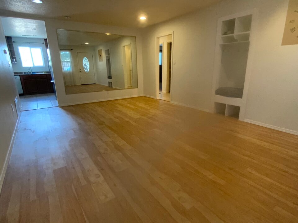 6116 Cloudcroft Rd NW in Albuquerque, NM - Building Photo