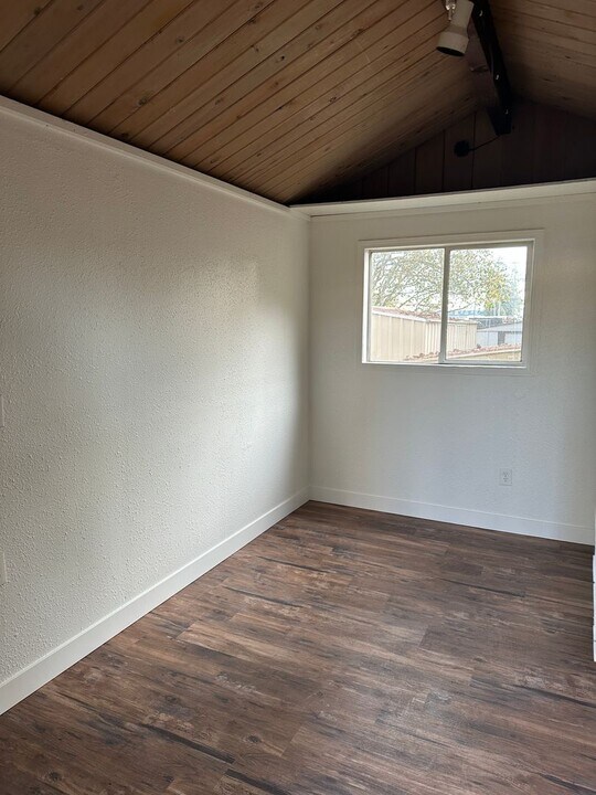 10818 Lakeview Ave SW in Lakewood, WA - Building Photo