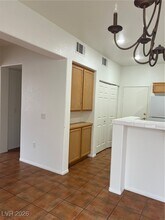 10201 Deerfield Beach Ave in Las Vegas, NV - Building Photo - Building Photo