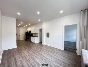 9 Gifford Ave in Jersey City, NJ - Building Photo - Building Photo