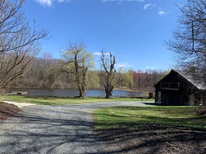 101 Upper Wisner Rd in Warwick, NY - Building Photo - Building Photo