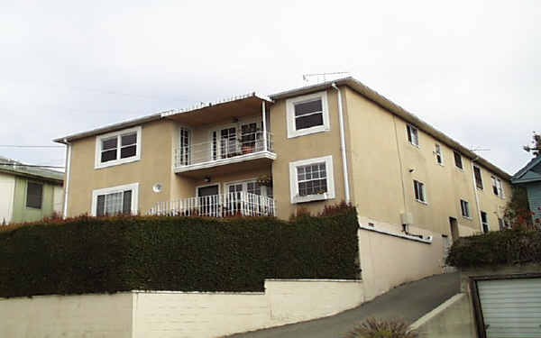 8711-8715 W Knoll Dr in West Hollywood, CA - Building Photo