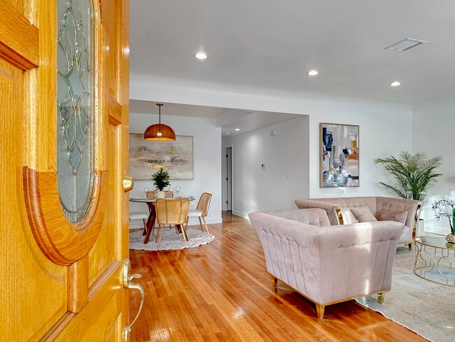 4523 Saturn St, Unit 4523 Saturn Street in Los Angeles, CA - Building Photo - Building Photo