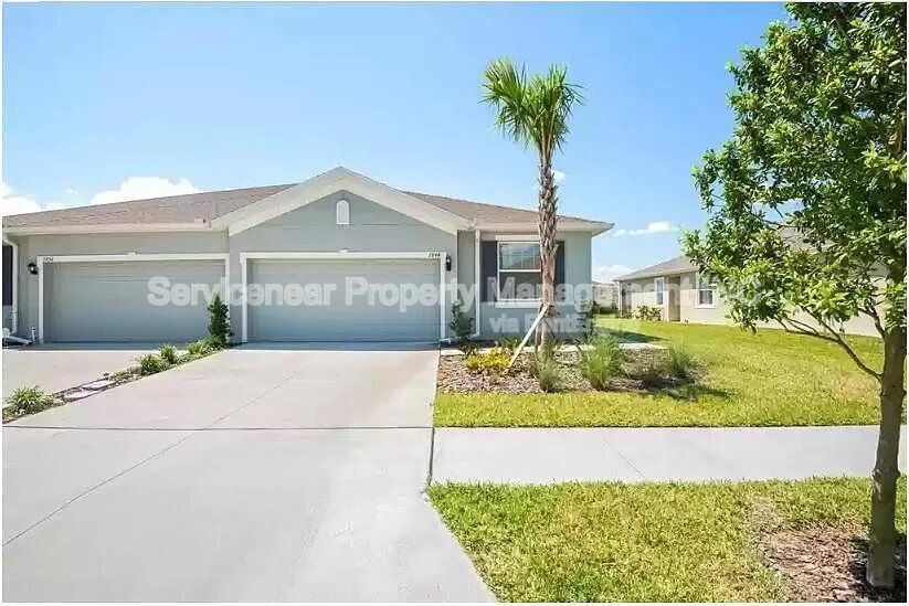 7844 Stonebrook Cir in Zephyrhills, FL - Building Photo