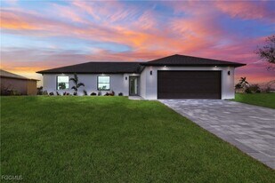 927 NE 32nd Terrace in Cape Coral, FL - Building Photo