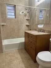 671 Fellsway, Unit #1 in Medford, MA - Foto de edificio - Building Photo