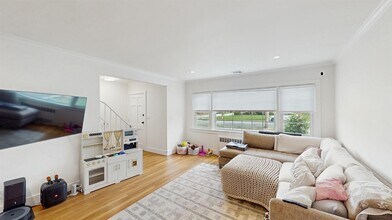 170 Wetherill Rd in Garden City, NY - Building Photo - Building Photo