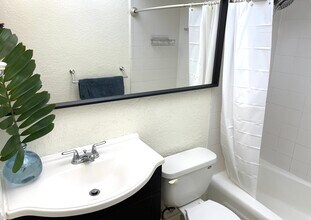 760 SE 2nd Ave, Unit G105 in Deerfield Beach, FL - Foto de edificio - Building Photo