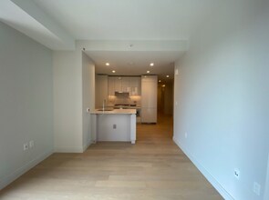135 Seaport Blvd, Unit 708 in Boston, MA - Foto de edificio - Building Photo